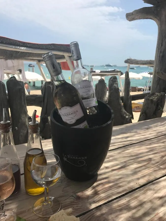 L'aile du Chateau Ramatuelle Couette-café