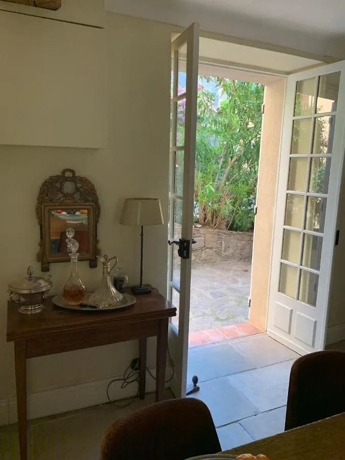 L'aile du Chateau Ramatuelle Couette-café